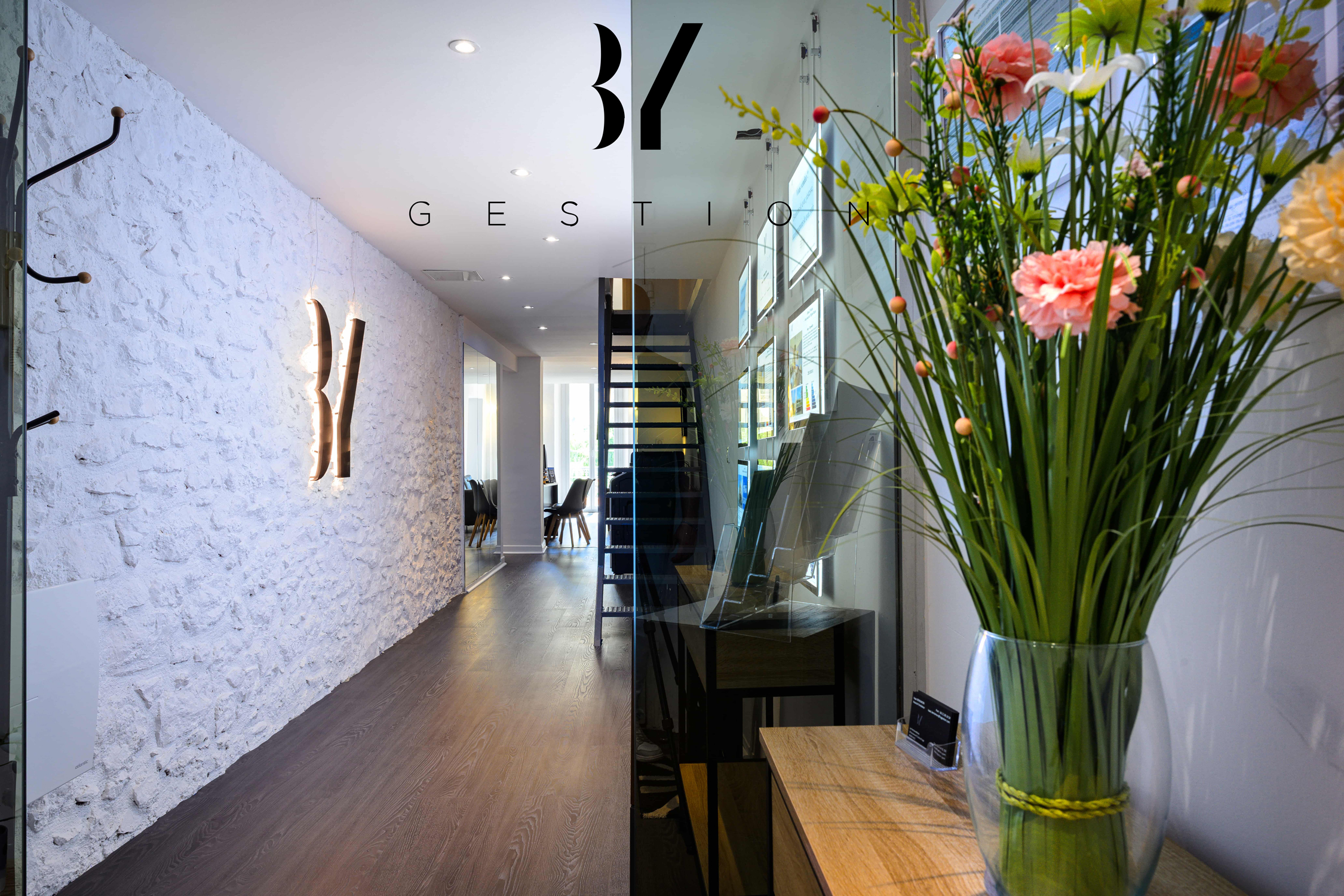 Locaux de l'agence By Gestion photographiés par Uniio