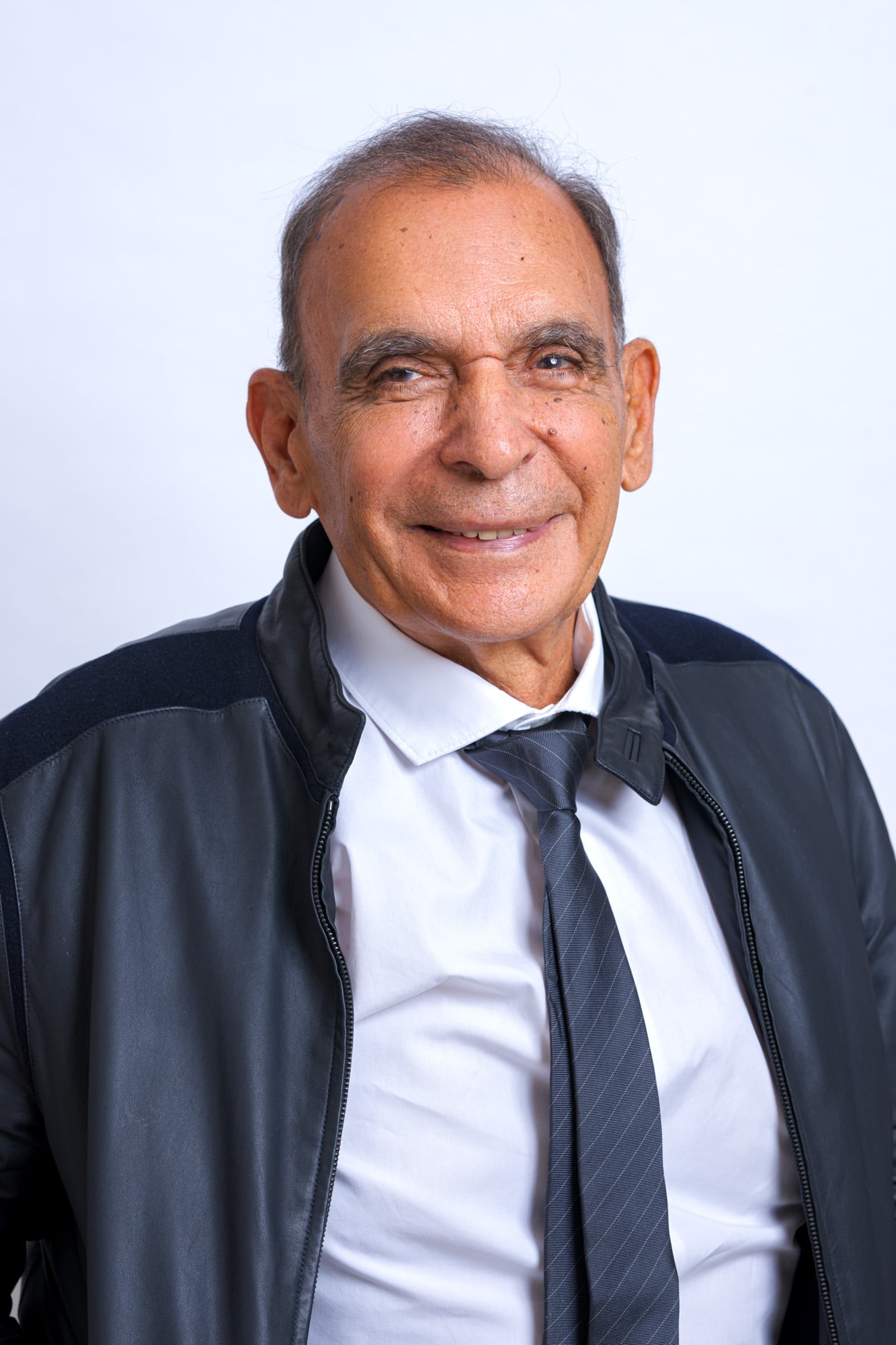 Portrait professionnel du Dr Charles Ghenassia