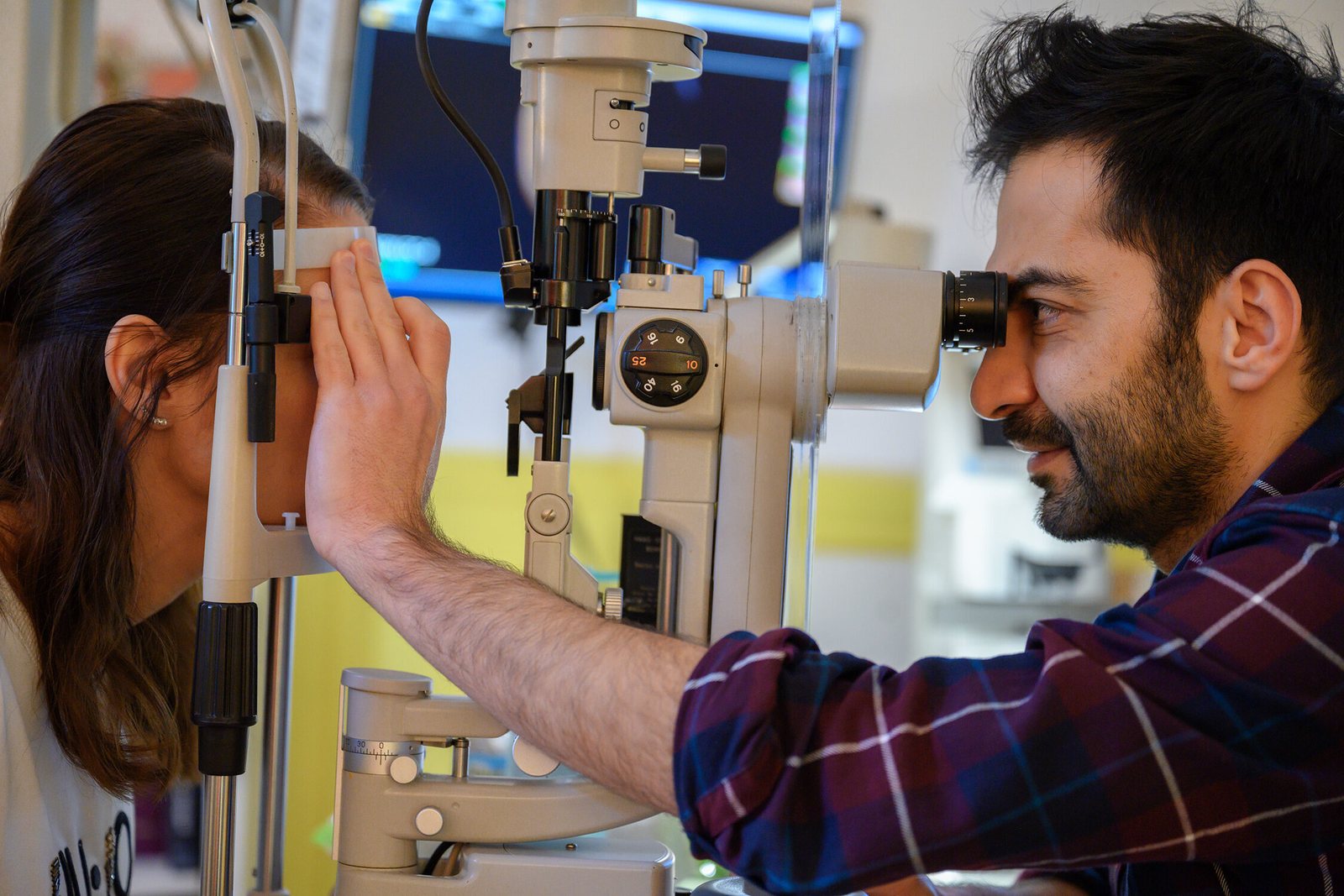 Dr Alexandre Omidi, chirurgien ophtalmologiste à Nice — réalisation UNIIO