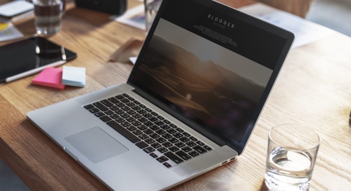 Refonte de site internet — ordinateur portable affichant un site web