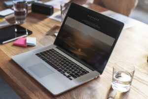 Refonte de site internet — ordinateur portable affichant un site web