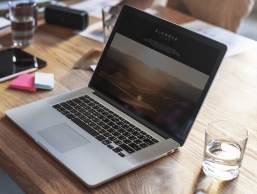 Refonte de site internet — ordinateur portable affichant un site web